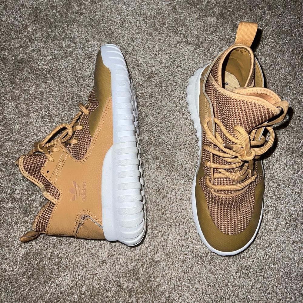 BARELY WORN Adidas Sneakers
